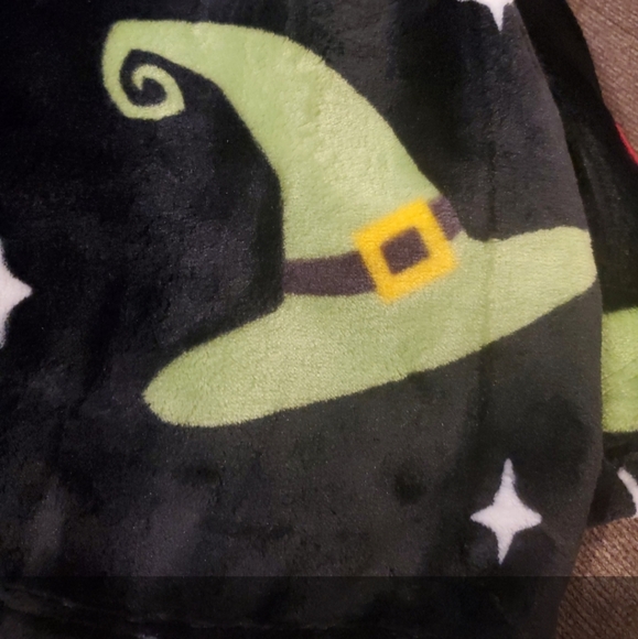 Fun Halloween Witch Hat Blanket-NWT - Picture 4 of 4